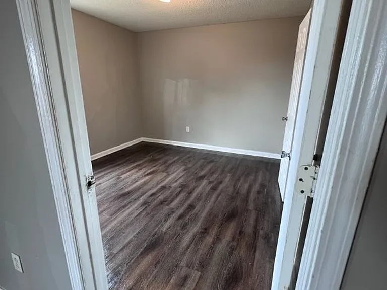 250 Ivie Ln — Photo 4