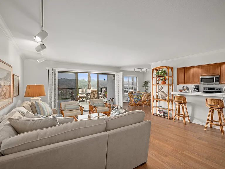 235 Avenida Lobiero #104 — Photo 7