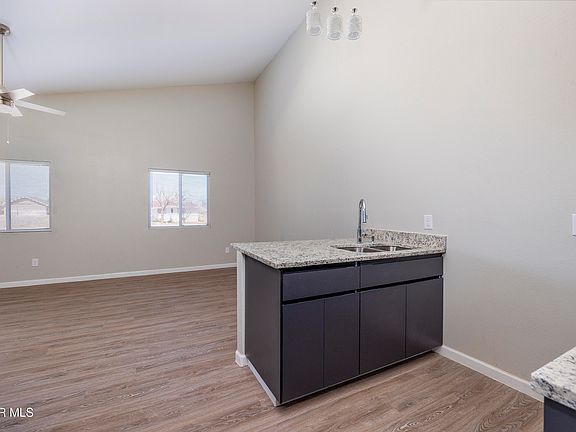4th image of 5204 Sun Valley Dr #B