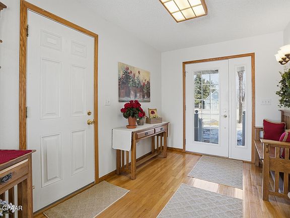 4th image of 922 James Ave SE