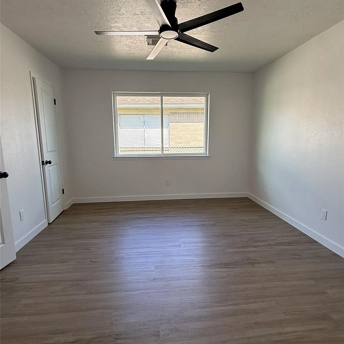 4 bed, 2.0 bath, 1794 sqft, $2,100 — Photo 3