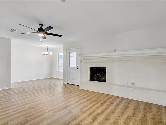 4th image of 1020 Wisteria Dr
