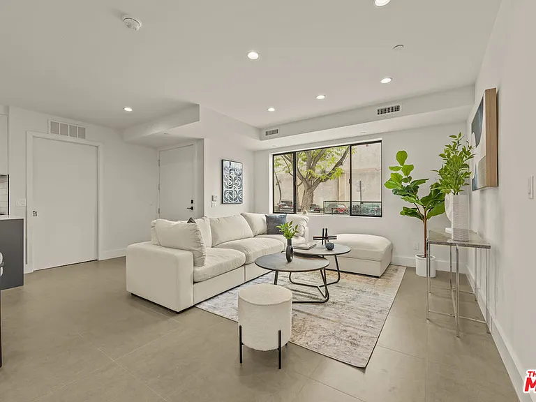 1221 N Detroit St #5 — Photo 4