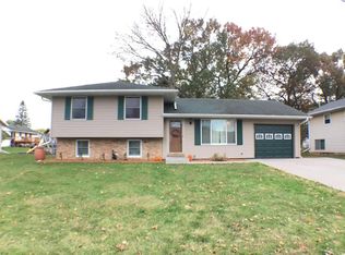 1152 Schafer Dr, Onalaska, WI 54650