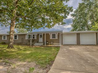 3 Tanglewood Dr, Carl Junction, MO 64834
