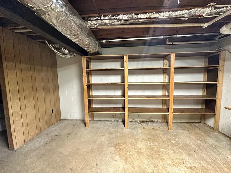 204 N Oak Grove Ext — Photo 29