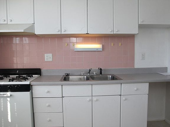 5th image of 9921 Tam O Shanter Dr