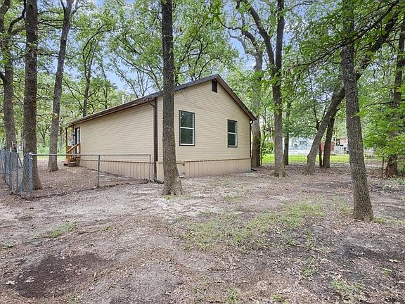 3rd image of 104 Meadowlark Ln