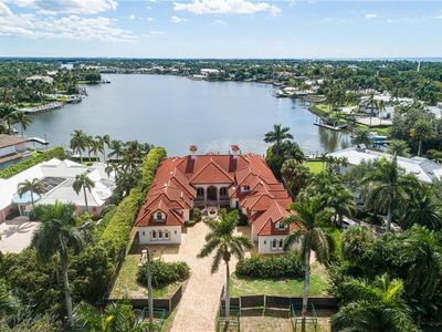 600 Galleon DR, Naples, FL, 34102