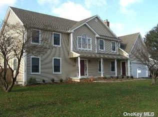 340 5th Ave, Saint James, NY 11780
