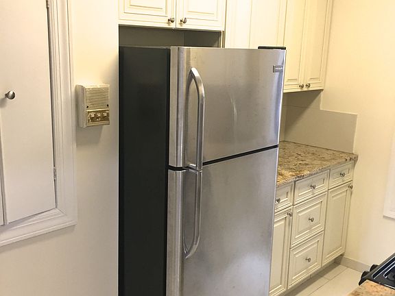 5th image of 780 E 2nd St APT 1L