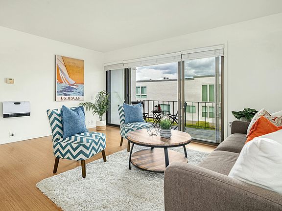 2nd image of 6333 Lake Washington Blvd NE APT 307
