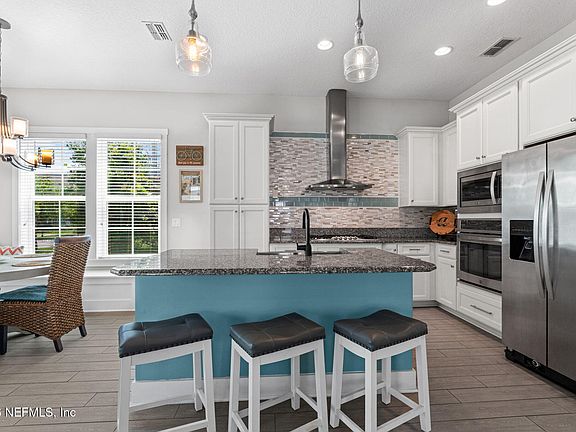 3rd image of 44 FREMONT Avenue