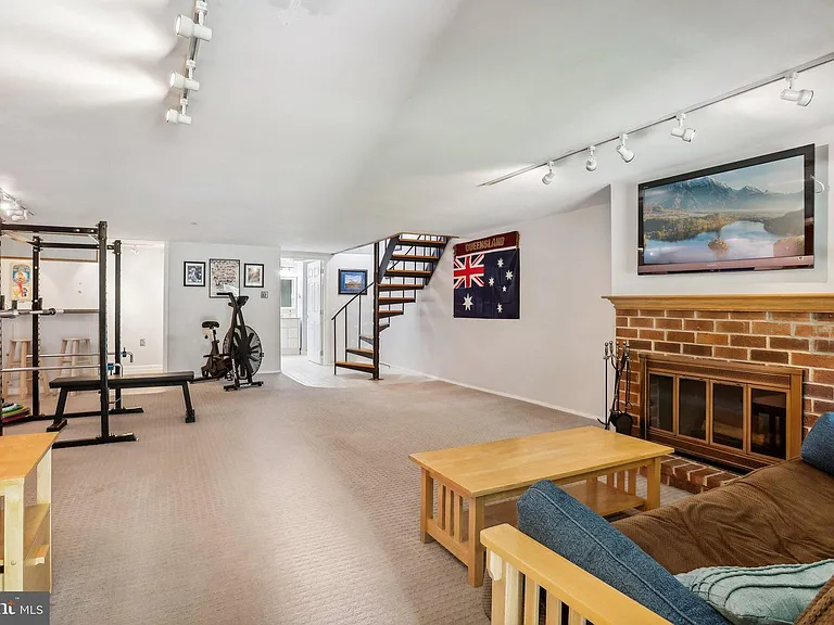 323 Penwyllt Ct — Photo 19