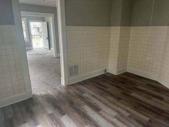 2nd image of 11702 Parkview Ave #1