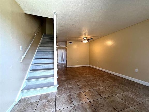 4th image of 802 Farrington Dr