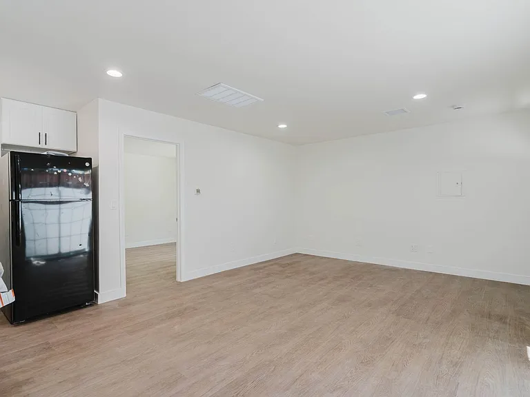17908 Califa St — Photo 41