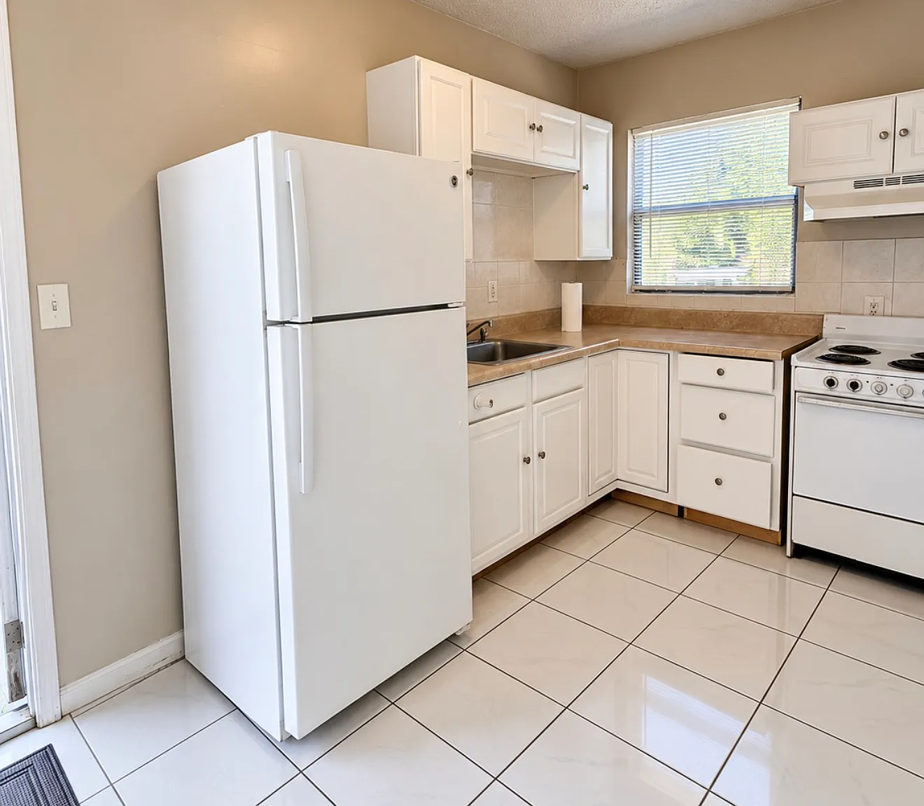 1 bed, 350 sqft, $1,200 — Photo 2