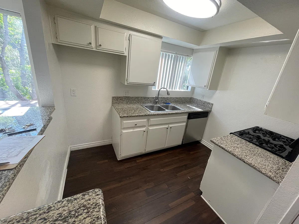 Building Photo - 1115 Alameda Ave #1