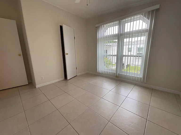 827 Sunglow St — Photo 21