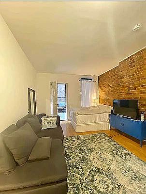 3rd image of 1819 2nd Ave #2N