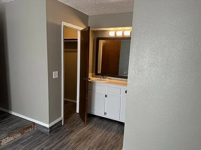 2010 Twisted Oak Dr — Photo 7