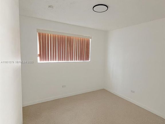 4th image of 141 W 31st St