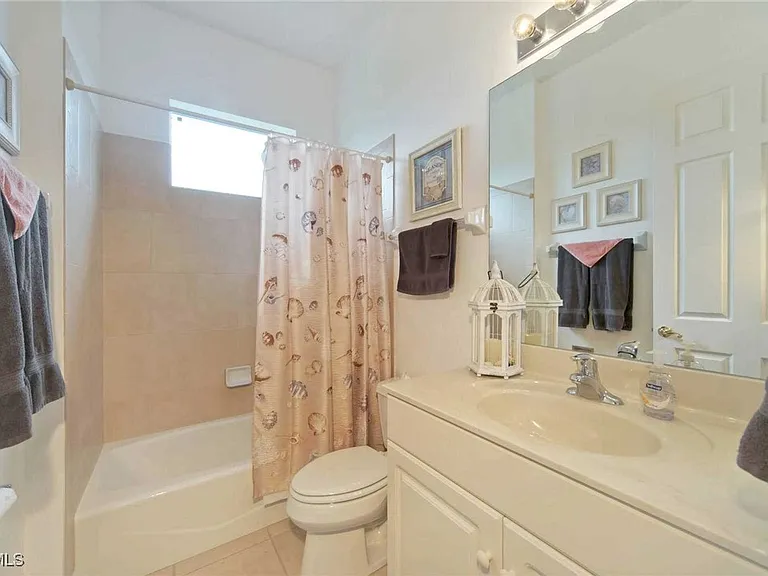 4114 NW 39th Ln — Photo 15