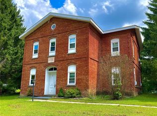 16 Orchard Dr, Rhinecliff, NY 12574