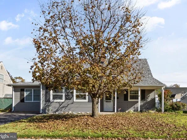 56 Narcissus Ln, Levittown, PA 19054