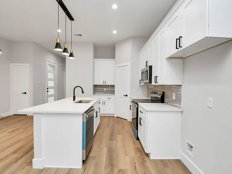 2411 Chew St — Photo 15
