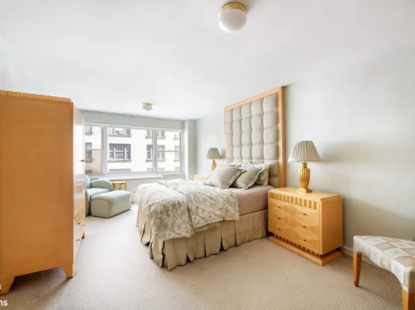 40 East 84th Street image 10 of 23