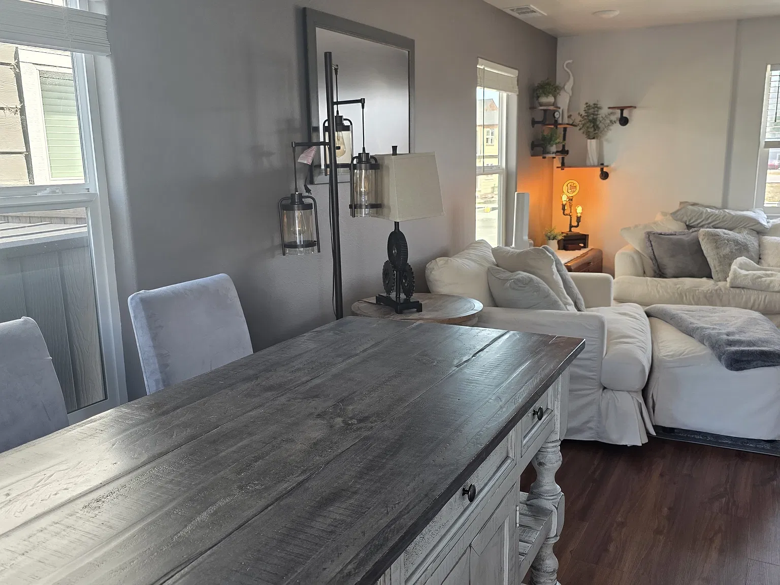 2 bed, 1050 sqft, $2,050 — Photo 4