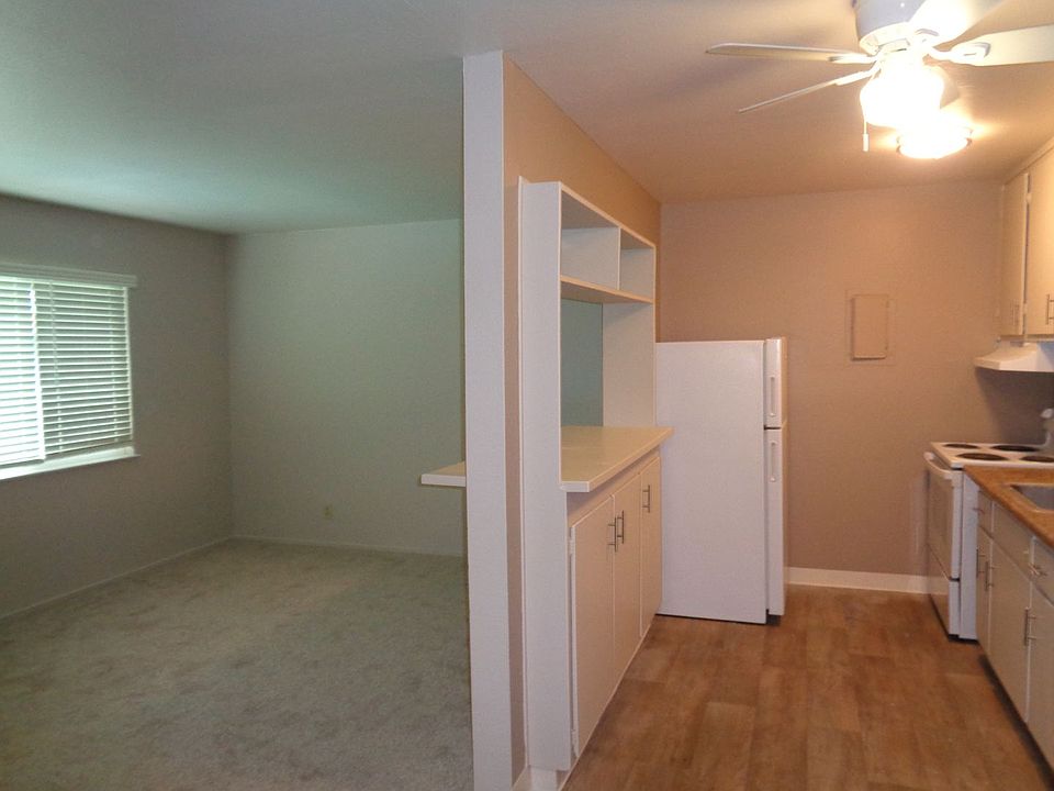 1st image of 2941 Marconi Ave #32