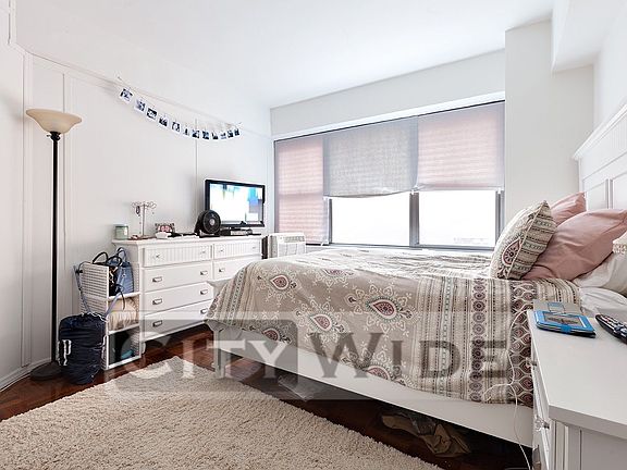 3rd image of 157 E 57th St APT 14G