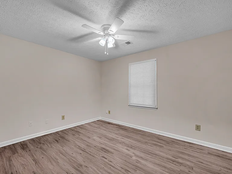153 Creekwood Dr — Photo 13