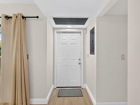 4th image of 1200 SE Parkview Place #F-5