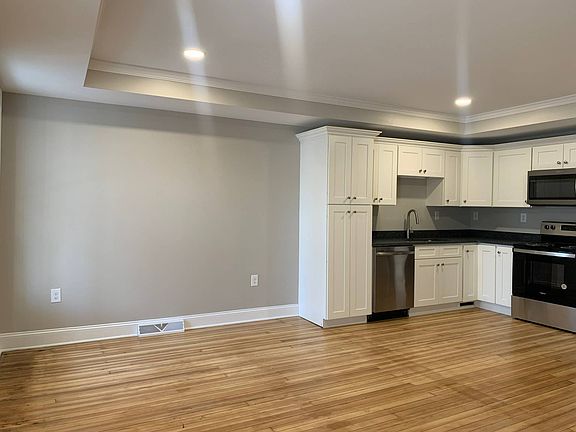 4th image of 10 Richmond St #1