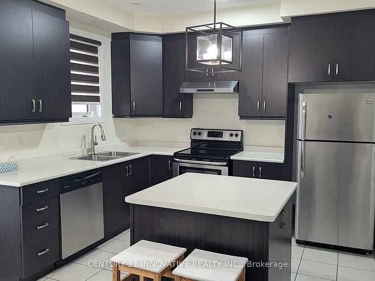 29 Adam Sellers St E — Photo 14