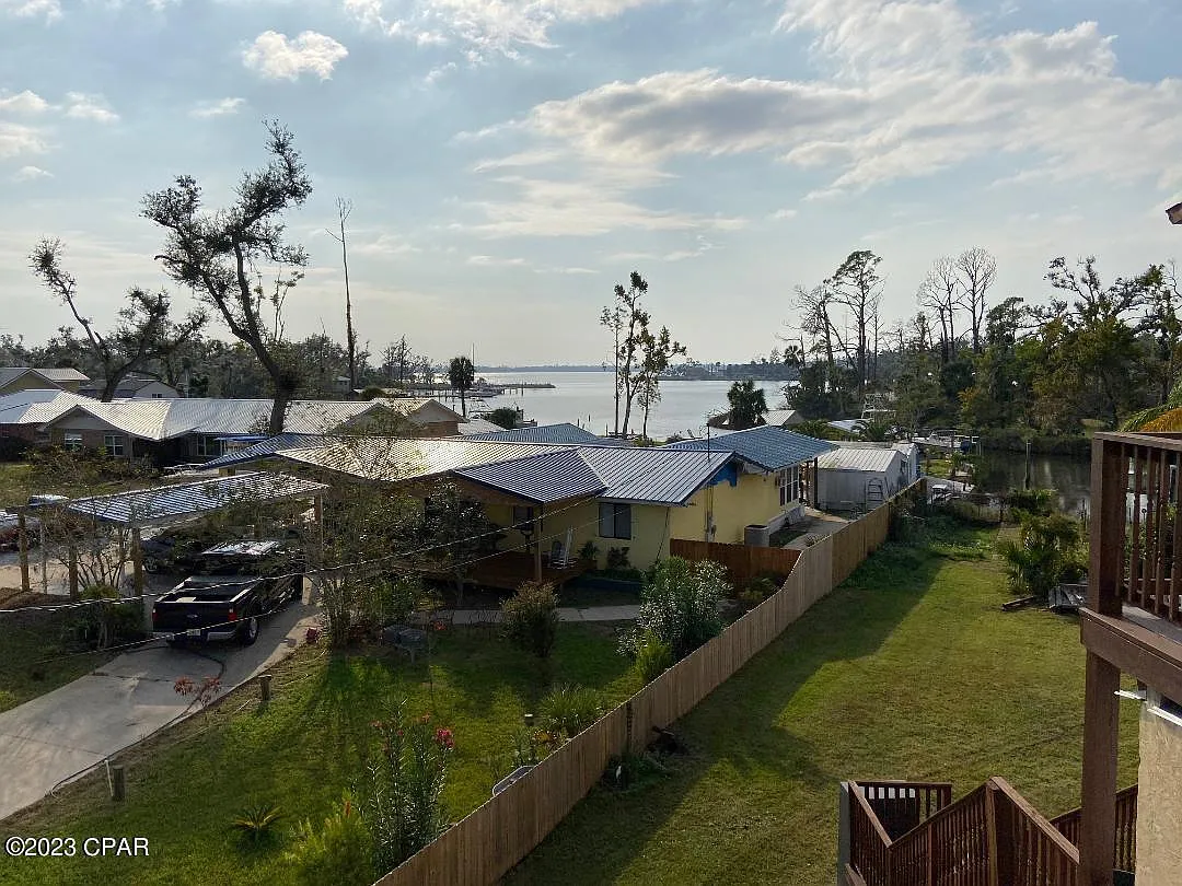 2 bed, 1.5 bath, 1024 sqft, $1,200 — Photo 2