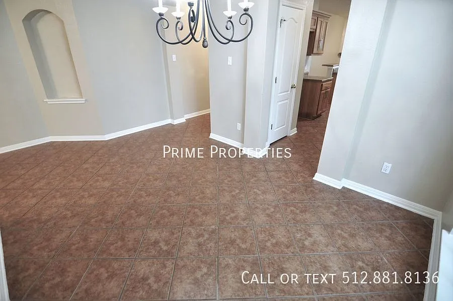 Amazing Round Rock home with bonus office! — Photo 4
