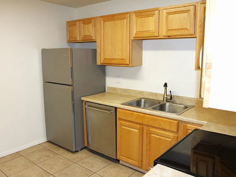 4340 E Lee St — Photo 7