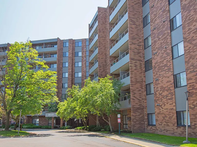 Oxford Park Towers of Berkley Senior Community — Photo 20