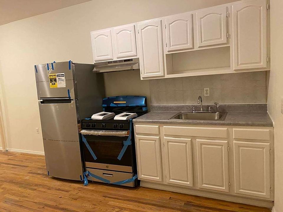 1st image of 246 Stagg St #3L1