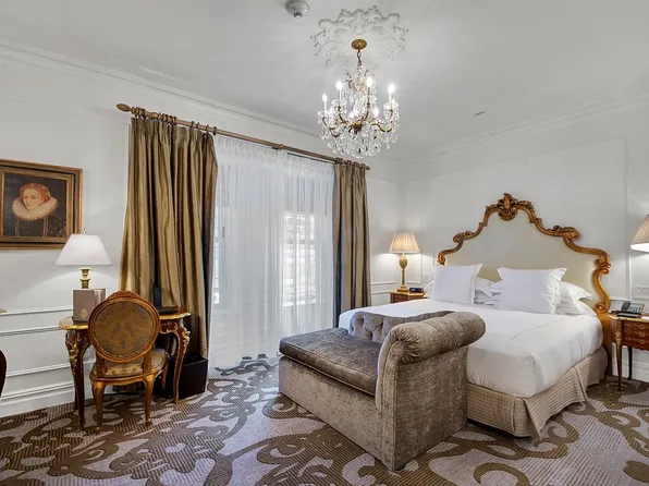 1 Central Park S Unit 1437, New York, NY 10019