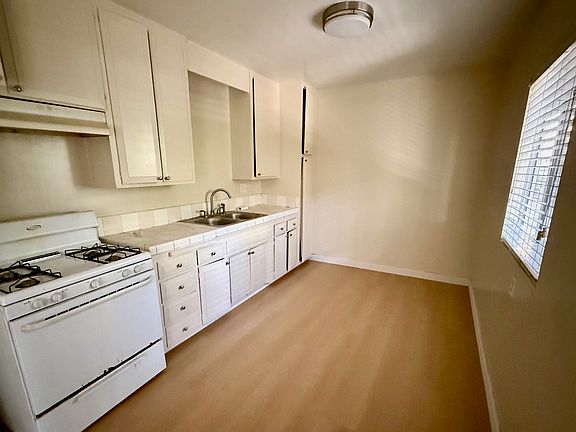 3rd image of 2024 Locust Ave APT 04