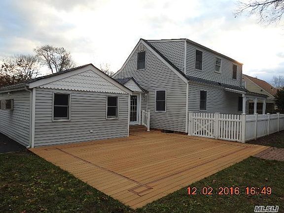 2nd image of 309 Paumanake Ave