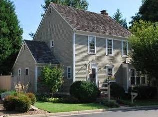 2083 Cobblestone Ln, Reston, VA 20191