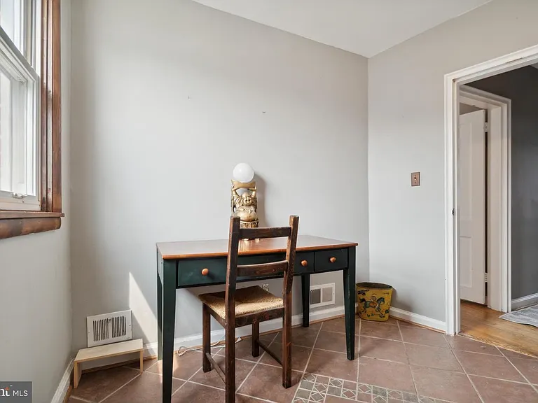 705 Eastshire Dr — Photo 23