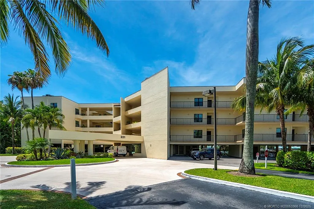 2 bed, 2.0 bath, 1167 sqft, $6,500 — Photo 4